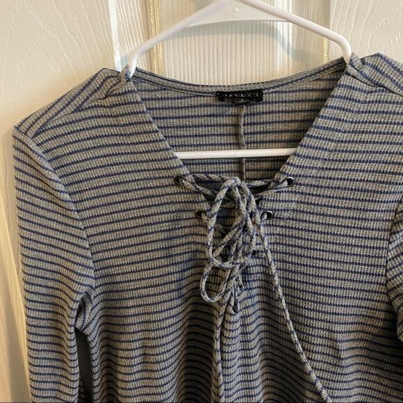 Hannah Blue & Gray Lace Up V-Neck Tunic Top Size Small - Picture 4 of 6